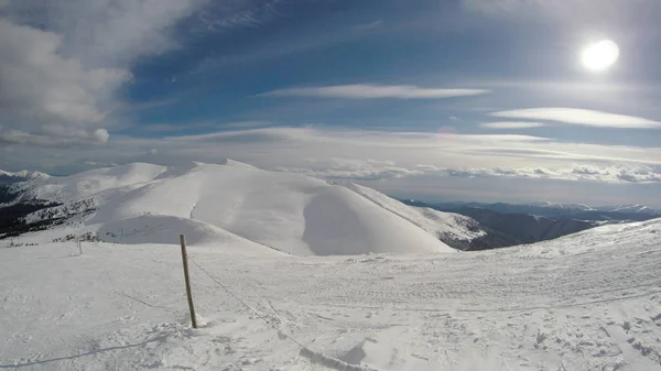 Winter Den Bergen Schneebedeckte Hänge Skipisten Svidovets Rücken Dragobrat Ukraine — Stockfoto