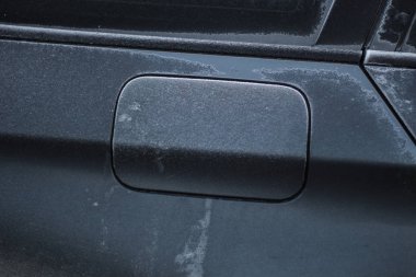 Frost'un arabanın üzerinde. Araba ayrıntılarını. Güneş ve frost almak. Erken Bahar gündoğumu sabah