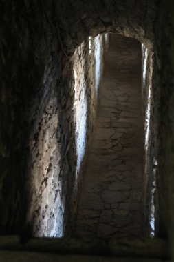 Eski mimari ve taşlar. Kamyanets Podilsky Kalesi. Günlük fotoğraflar. Kalenin ayrıntıları. Ahşap kirişler. Taş duvar ve çitler. Kuleleri ve koridorlar. Veranda.