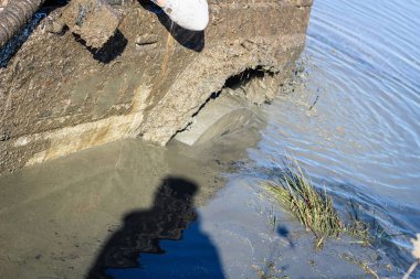 Kamyanets Podilsky kentinde Ukrayna offroad rekabet. Araba üzerinde bataklık ve çamur. Büyük su birikintileri üret