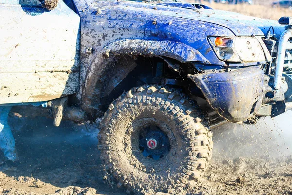 Bataklıkta Tekerlek Lastikleri Kamyanets Podilsky Kentinde Ukrayna Offroad Rekabet Araba — Stok fotoğraf