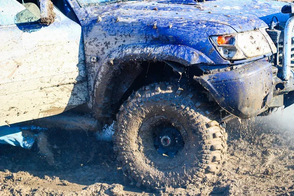 Bataklıkta Tekerlek Lastikleri Kamyanets Podilsky Kentinde Ukrayna Offroad Rekabet Araba — Stok fotoğraf