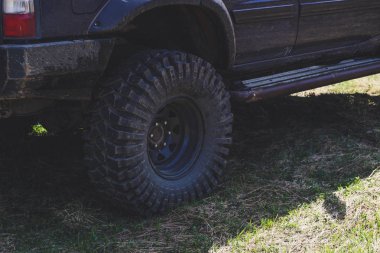 Bataklıkta tekerlekler. Karpat Dağları 'nda Jeep Offroad' da