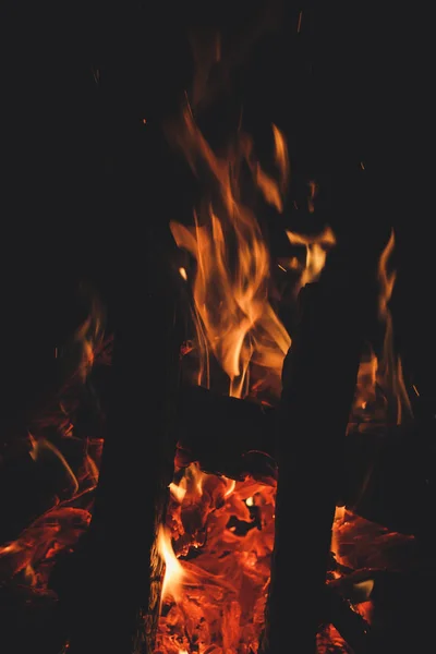 Picnic in the mountains. Travels and fires. Atmosphere of comfor — Stock Photo, Image