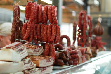 Pazar. Sosis. Jambon. Sponder, ne oldu? Ticaret. Ürünler. Satış