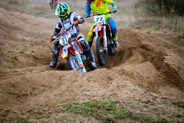 Parlak şekil ve motosikletler. Lviv'de motokros eğitimi. Vorotsev Yolu. Eylül 8, 2019.