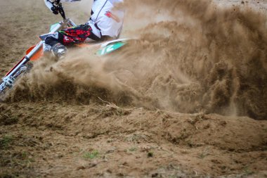 Parlak şekil ve motosikletler. Lviv'de motokros eğitimi. Vorotsev Yolu. Eylül 8, 2019.