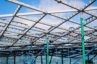 Tasarım detayları. Inşaat. Metal çerçeveler. Cıvata. Bağlama. Cr