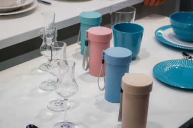 Tekerlekli ev. Karavan. Şey. Mutfak ve mutfak eşyaları. Yatak odası