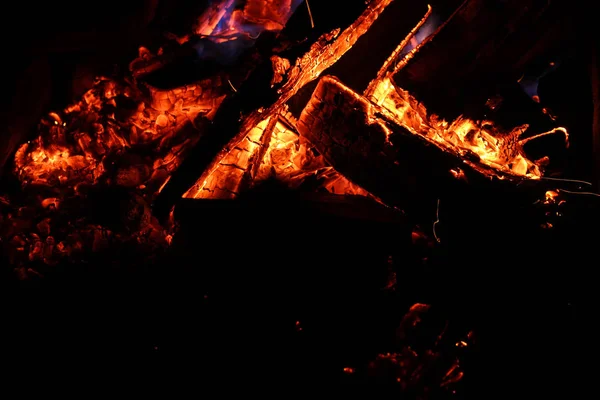 Flames in the mountains. Fire tourists. Bonfire for grilling keb — Stock Photo, Image