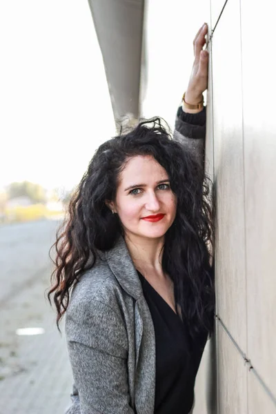 Chica con retrato de pelo negro. Mujer de negocios. Director . — Foto de Stock