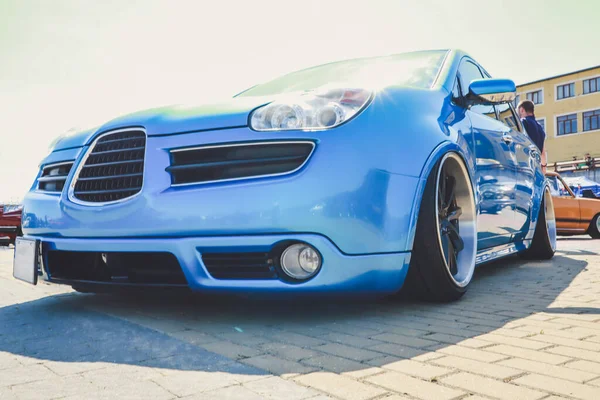 Cultura Tensão Carro Subestimado Azul Tuning Borracha Rodas Elegantes Não — Fotografia de Stock