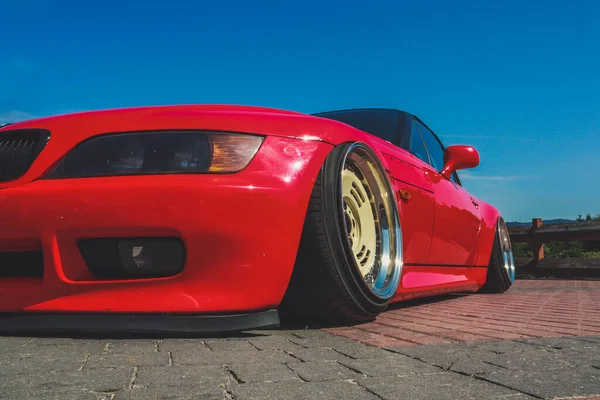 Cultura Tensão Carros Desportivos Vermelhos Afinar Borracha Rodas Elegantes — Fotografia de Stock