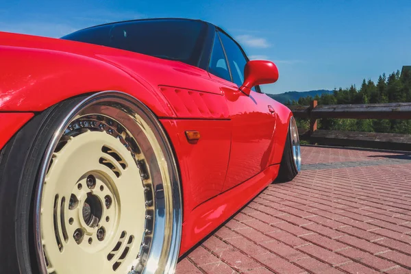 Cultura Tensão Carros Desportivos Vermelhos Afinar Borracha Rodas Elegantes — Fotografia de Stock