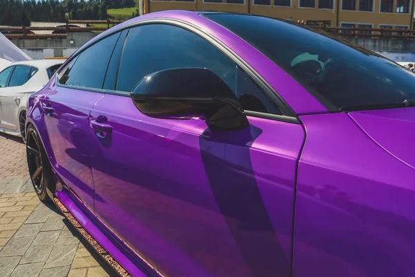 Cultura Tensão Carro Roxo Esportivo Afinar Borracha Rodas Elegantes Não — Fotografia de Stock