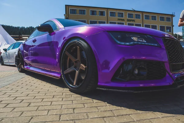 Cultura Tensão Carro Roxo Esportivo Afinar Borracha Rodas Elegantes Não — Fotografia de Stock