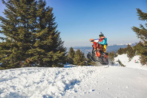 Snowbike Rider Mountain Valley Beautiful Snow Powder Snowdirt Bike Splashes — Stock Photo, Image