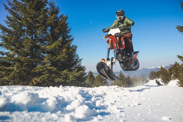 Snowbike Rider Mountain Valley Beautiful Snow Powder Snowdirt Bike Splashes — Stock Photo, Image