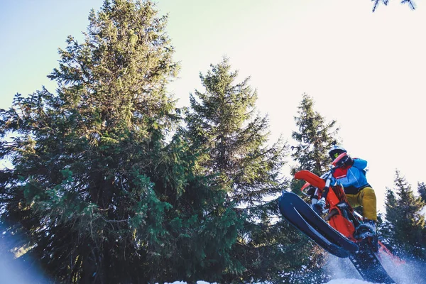 Snowbike Jinete Valle Montaña Polvo Nieve Hermosa Bicicleta Nieve Con — Foto de Stock