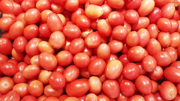 Nahaufnahme Einer Gruppe Gestapelter Tomaten — Stockfoto