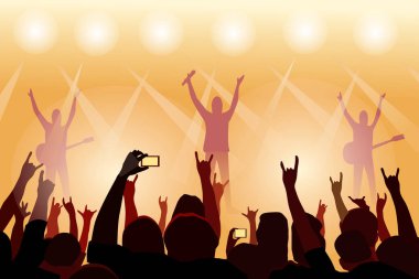 İnsanlar konser sahnesinin önünde el ele tutuşuyorlar. Bir müzisyenin silueti var ve ışık arka plan