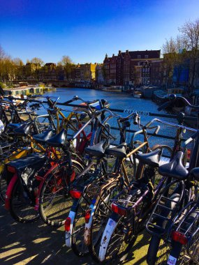 Amsterdam, Hollanda başkentinin.