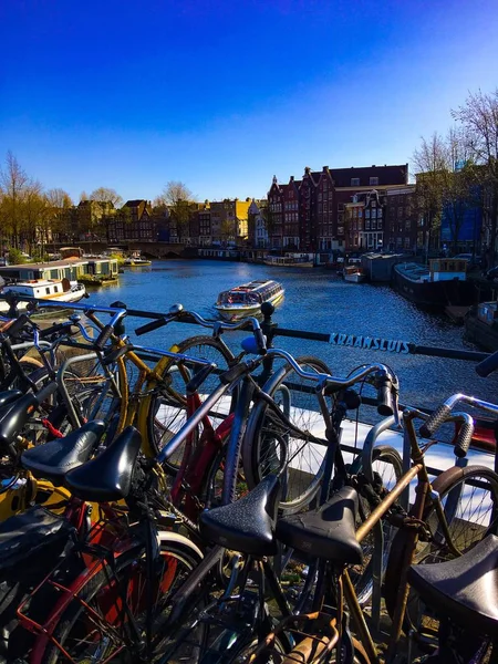 Amsterdam, Hollanda başkentinin.
