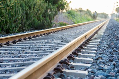 Dağlara giden demiryolu parça.