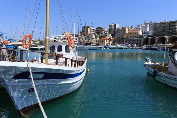 Heraklion haven en Venetiaanse haven in Kreta, Griekenland — Stockfoto