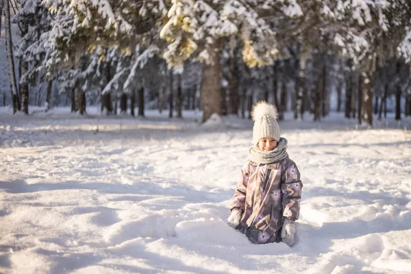 Healthy breath. Cold weather portrait — Stock Photo, Image