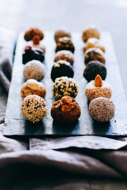 Tarih, Antep fıstığı, fıstık ve kızılcık bir fındık kabuğu olarak doğal yararlı ham tatlılar