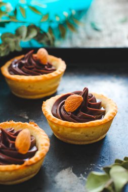 badem ile çikolatalı kek