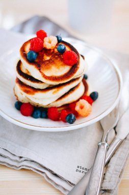 Krep çilek ile yakın çekim 