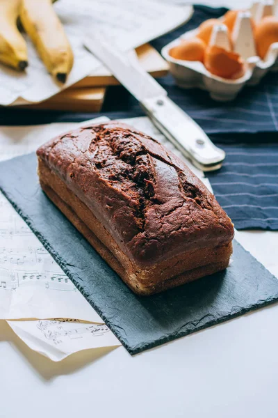 Çikolatalı muzlu ekmek. Sabah kahvaltı kahve ve kek ile.