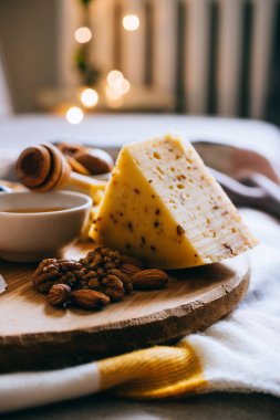 Peynir tahtaları, çeşitli peynir, konfor şarap partisi yemek