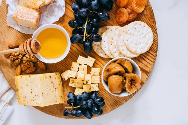 Flat Lay Various Types Cheese Grapes Nuts Honey Cracker Wooden — Stock Photo, Image