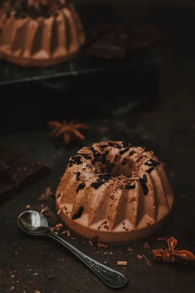 Talyan Tatlı Panna Cotta Bir Çikolata Güveç Çikolata Parçacıklı Karanlık — Stok fotoğraf