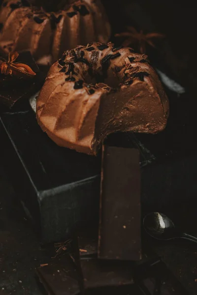 Talyan Tatlı Panna Cotta Bir Çikolata Güveç Çikolata Parçacıklı Karanlık — Stok fotoğraf