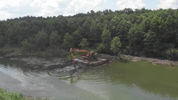 Vue Aérienne Excavatrice Équipement Lourd Dragage Approfondissement Rivière Montagne Canal — Video