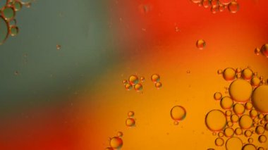 soyut su kabarcıkları ile.