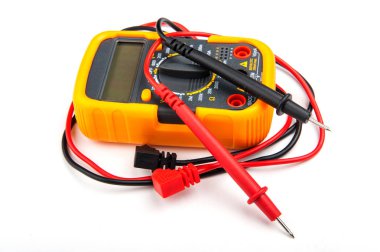 Tester yakın çekim. beyaz bir arka plan üzerinde multimetre