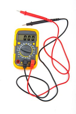 Tester yakın çekim. beyaz bir arka plan üzerinde multimetre