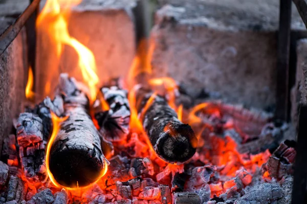 Oheň Oheň Hoří Dřevěné Uhlí Hoří — Stock fotografie