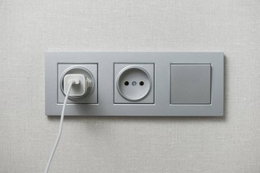 Elektrik geçin. elektrikli ızgara. yakın çekim anahtarı. Elektrik yakın çekim