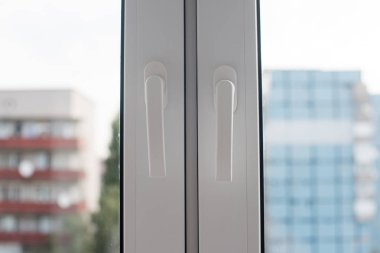 kolları pencereyi kapatın. Yeni pencere
