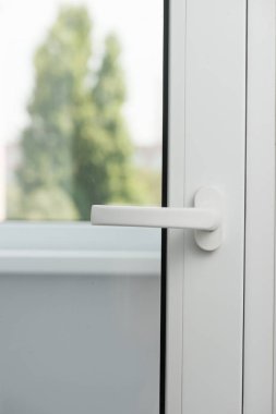 kolları pencereyi kapatın. Yeni pencere
