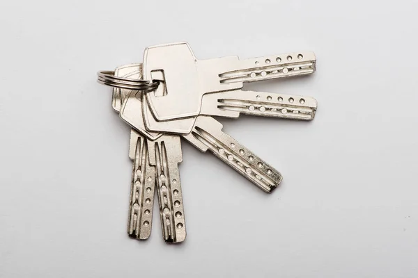 Дверные Ключи Белом Фоне — стоковое фото