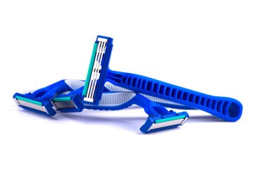 beyaz zemin üzerine jilet