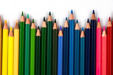 renkli kalemler yakın. çizim için kalemler. renkli kalemler