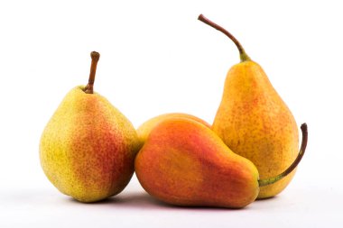 armut çekim. beyaz bir arka planda tatlı armut armut. meyve sezonu